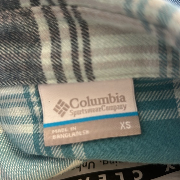 Worn once Columbia flannel XS - Picture 4 of 4